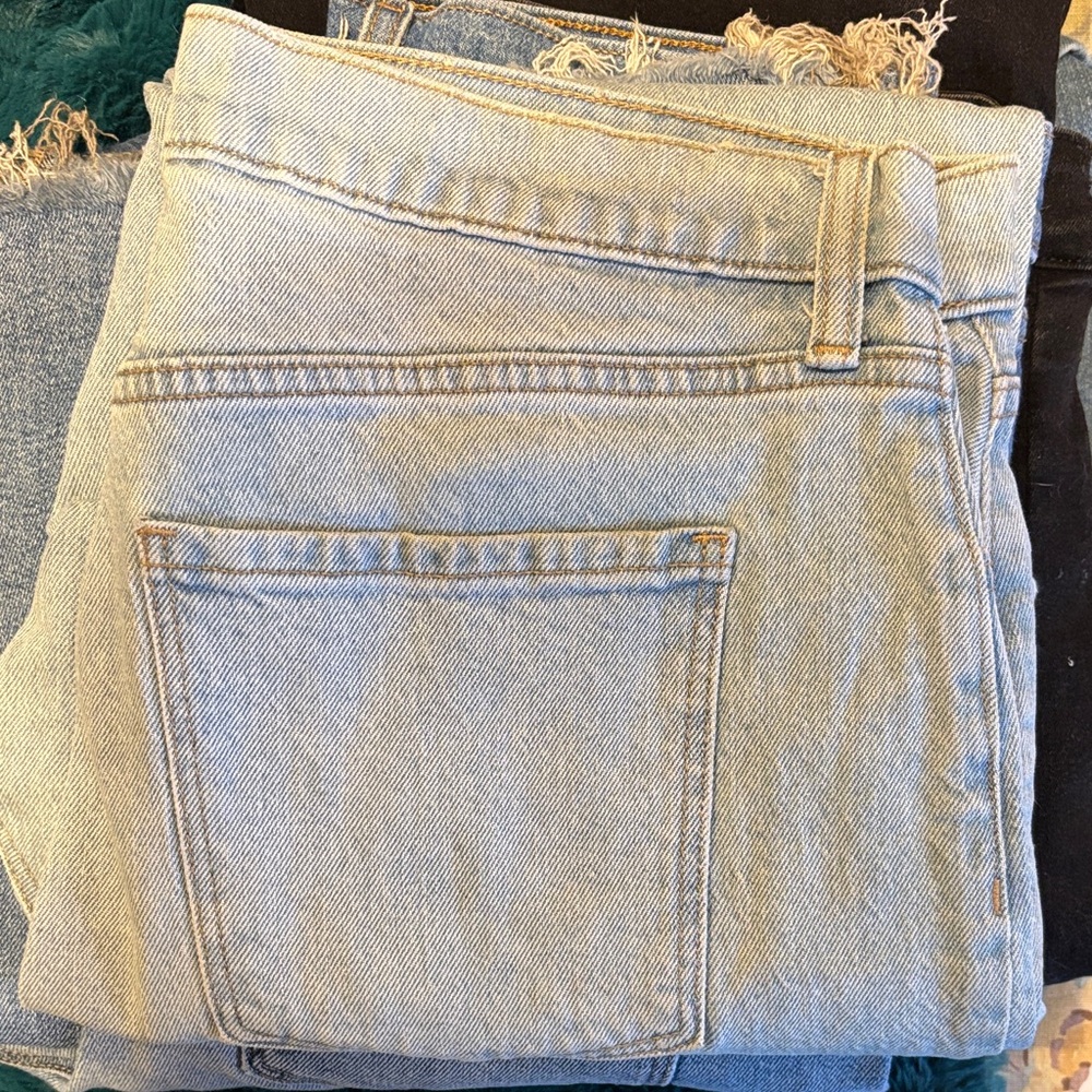Old Navy Light Wash Cropped Jeans